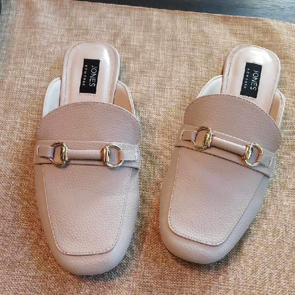 2 Pair Of Size 8 Shoes! Loafer And Slide/mule